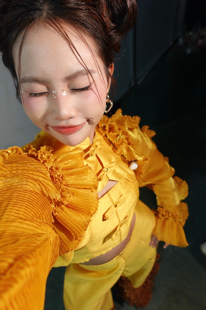 Nhiều khán giả thích thú trước sự hồn nhiên, chân chất của nữ ca sĩ ở những ngày đầu đi hát.