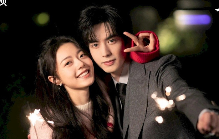 Tôi Như Ánh Dương Rực Rỡ là tác phẩm chuyển thể từ tiểu thuyết cùng tên của Cố Mạn.