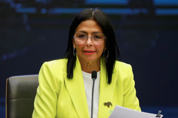 Phó Tổng thống kiêm Bộ trưởng Dầu mỏ Venezuela Delcy Rodríguez phát biểu trước truyền thông tại Caracas, Venezuela, ngày 10/3/2025. Ảnh: REUTERS