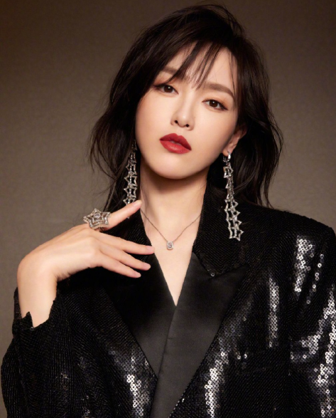 Đường Yên luôn là gương mặt thu hút sự chú ý mỗi khi xuất hiện trước công chúng, từ sự nghiệp đến đời sống cá nhân