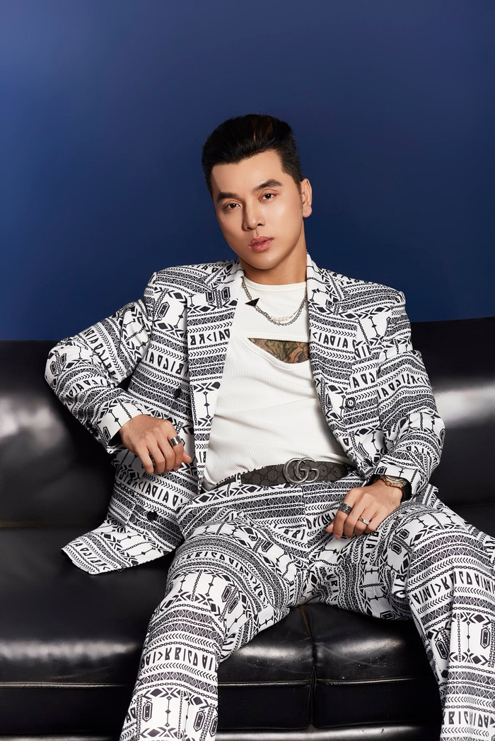 Ưng Hoàng Phúc bền bỉ cùng âm nhạc nhưng cái duyên đang quay lưng với anh.