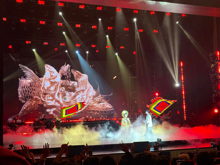 Phần trình diễn Nam Quốc Sơn Hà.