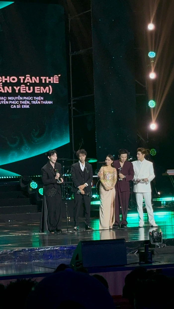 Dù cho tận thế - Erik.