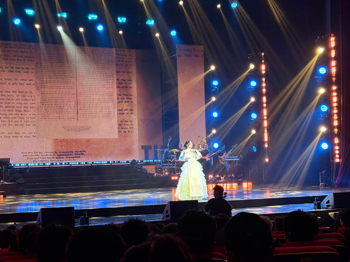 Phần trình diễn Viết Tiếp Câu Chuyện Hòa Bình.