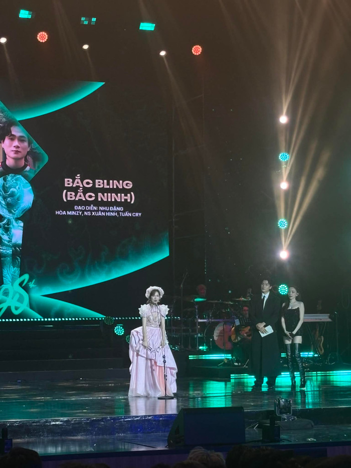 Trực tiếp lễ trao giải Làn Sóng Xanh 2025: Hòa Minzy được xướng tên Ảnh 1