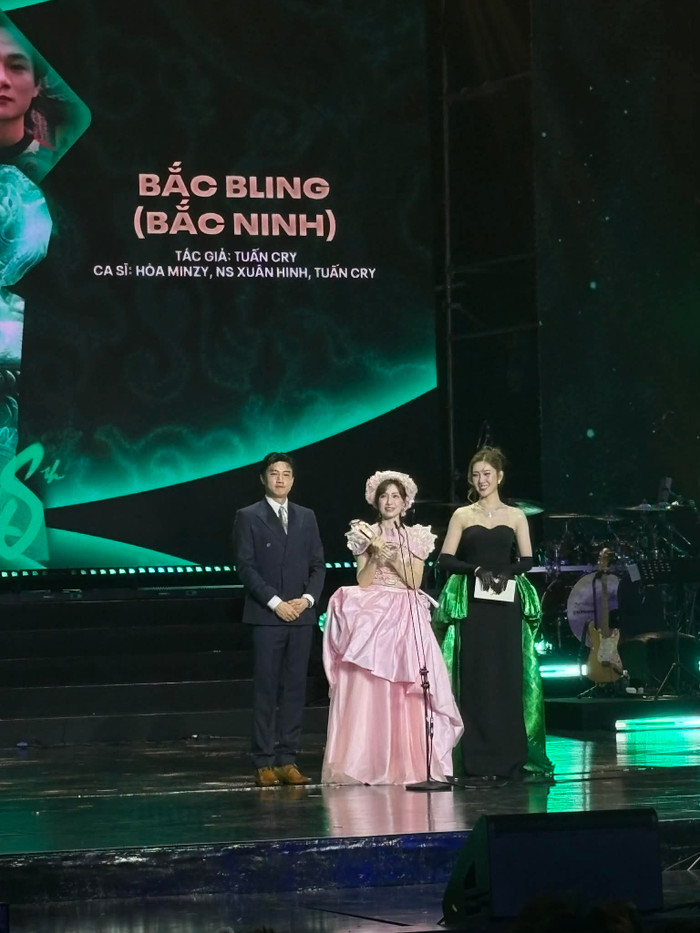 Trực tiếp lễ trao giải Làn Sóng Xanh 2025: Hòa Minzy được xướng tên Ảnh 2