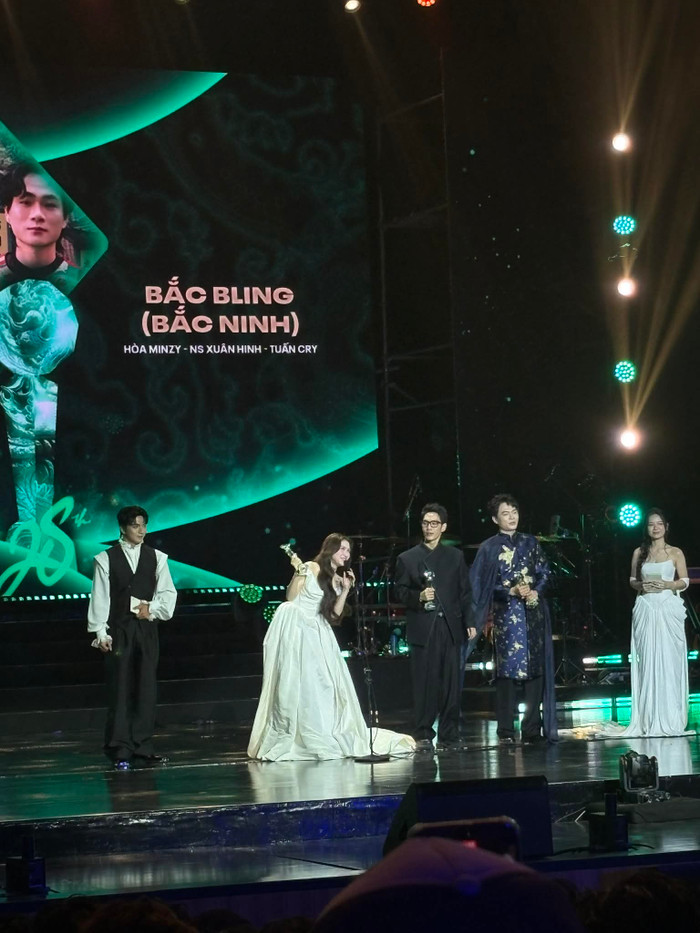 Trực tiếp lễ trao giải Làn Sóng Xanh 2025: Hòa Minzy được xướng tên Ảnh 2