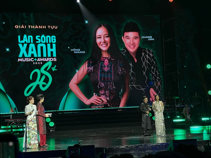 Ca sĩ Hồng Nhung và Quang Linh.