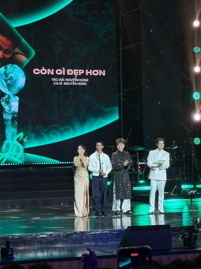 Còn gì đẹp hơn - Nguyễn Hùng.