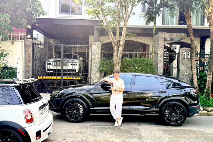 Doanh nhân Minh Nhựa vừa công bố tậu chiếc Lamborghini Urus SE, đồng thời khoe luôn việc hoàn thành 3 mẫu xe lambo từ 3 hãng khác nhau. (Ảnh: FBNV)