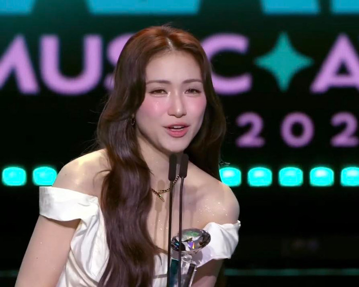 Hòa Minzy không phát biểu khi nhận giải tại Làn Sóng Xanh Ảnh 3