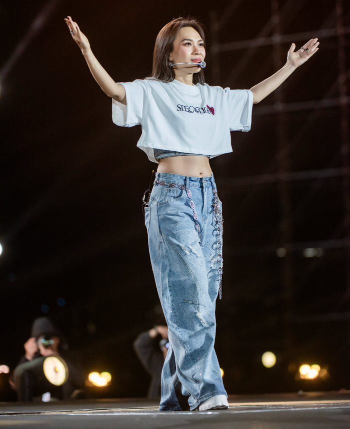 Mỹ Tâm khi biểu diễn tại live concert See The Light. Ảnh: FBNV