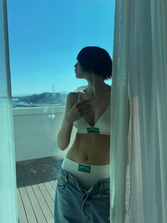 Nana trong loạt ảnh mới đang gây sốt cõi mạng.