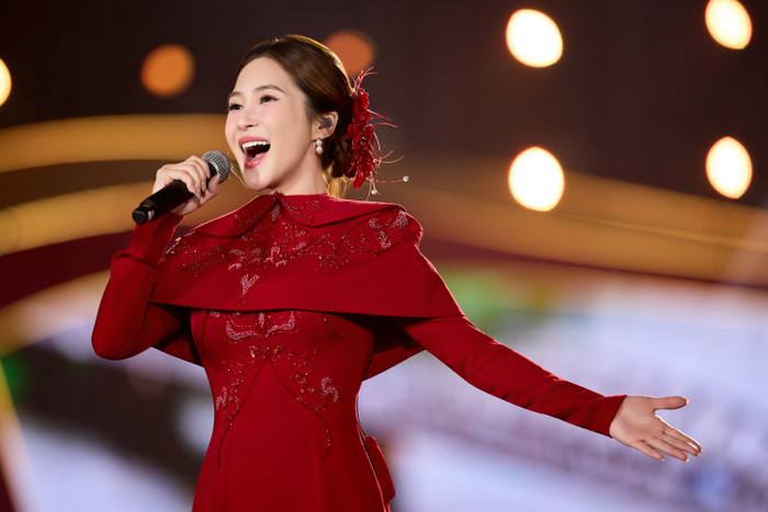 Hương Tràm khiến khán giả 'vỡ òa' Ảnh 2