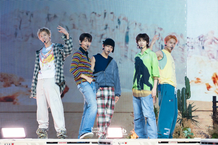 View - Hai nhóm nhạc tân binh đang phá vỡ khuôn mẫu Kpop truyền thống - Saostar.vn