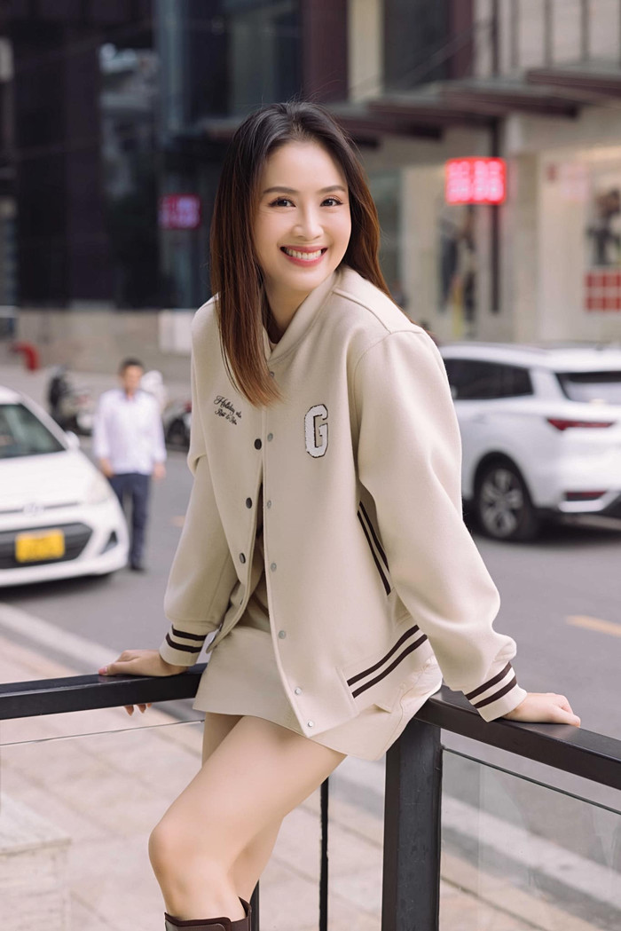 Ngoài khả năng diễn xuất ổn định,  Hồng Diễm còn tạo nhiều ấn tượng với công chúng vởi những màn tương tác tự nhiên khi đóng cặp với bạn diễn qua các bộ phim truyền hình do VFC sản xuất. Ảnh: FBNV