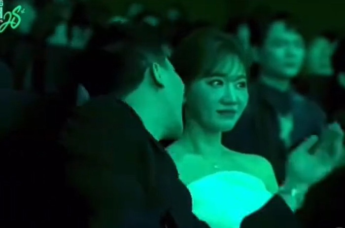 Khoảnh khắc Hari Won 'xịt keo' khi Trấn Thành quay sang hôn nhanh chóng thu hút nhiều khán giả quan tâm.