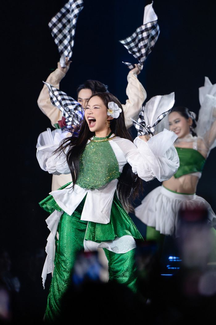 'Vết gợn' trong hành trình rực rỡ của Phương Mỹ Chi Ảnh 4