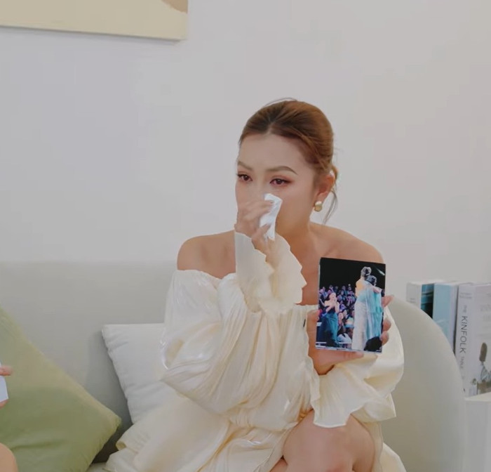 Ngọc Châu xúc động khi xem lại hình ảnh Á hậu Mook final walk cùng mẹ ruột.