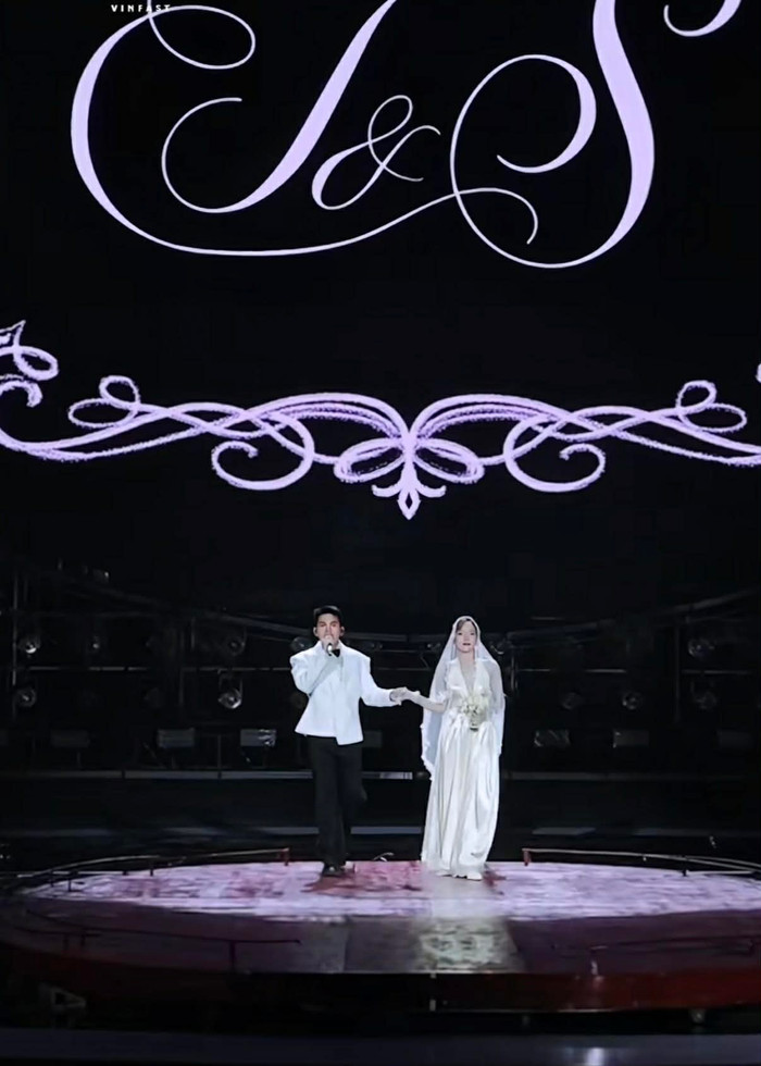 Nam ca sĩ Việt dẫn cô dâu lên sân khấu khiến hàng nghìn khán giả vỡ òa Ảnh 1