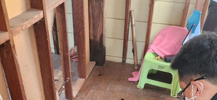 Mùi hôi thối bốc lên trong nhà cháu trai, dì ruột đi kiểm tra thì thấy cảnh đau lòng Ảnh 3