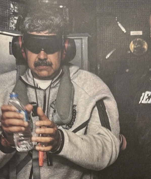 Ông Trump đã công bố hình ảnh tổng thống Venezuela bị còng tay. Ảnh: TruthSocial/ realDonaldTrump