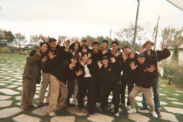 Loạt ảnh hội ngộ lần này khiến khán giả yêu phim Hàn không khỏi thích thú.