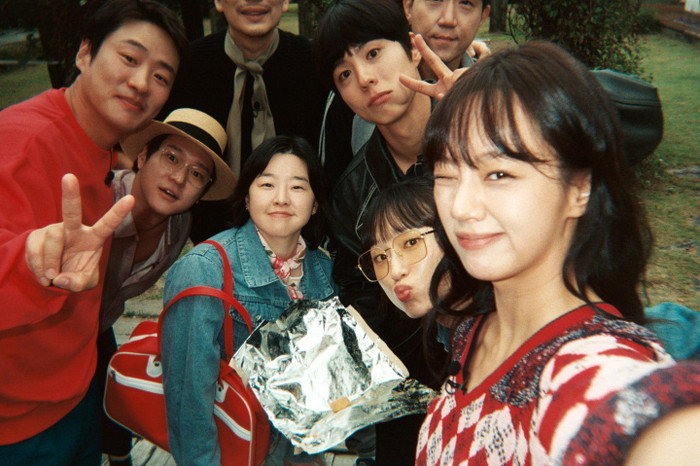 Diễn viên Lee Hye-Ri cùng dàn diễn viên Reply 1988.
