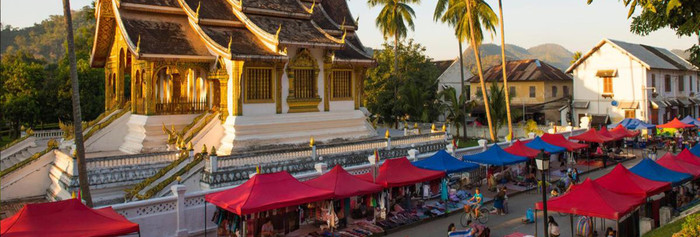 Chợ đêm và ẩm thực đường phố — nơi du khách vừa dạo chơi, vừa khám phá những hương vị địa phương.