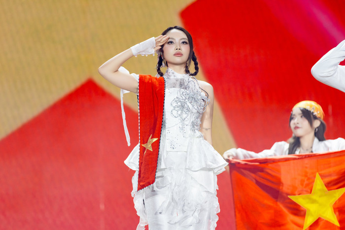 Phương Mỹ Chi nhắn nhủ người đặc biệt: 'Dám đòi hỏi nhiêu đó thôi' Ảnh 2