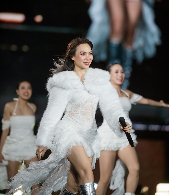 Mỹ Tâm khi biểu diễn tại live concert See The Light. Ảnh: FBNV