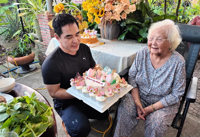 Nam diễn viên gửi lời chúc sinh nhật đến mẹ ruột.