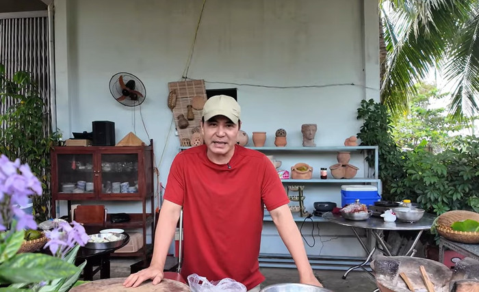 Diễn viên Trung Dũng chia sẻ khoảnh khắc vào bếp, tự tay nấu ăn cho buổi tiệc gia đình.