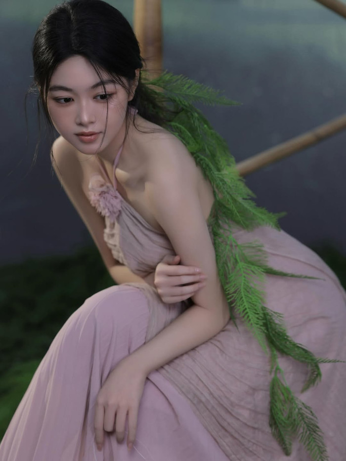 Con gái MC Quyền Linh vừa đăng tải loạt ảnh mới trên trang cá nhân (Ảnh: FBNV).