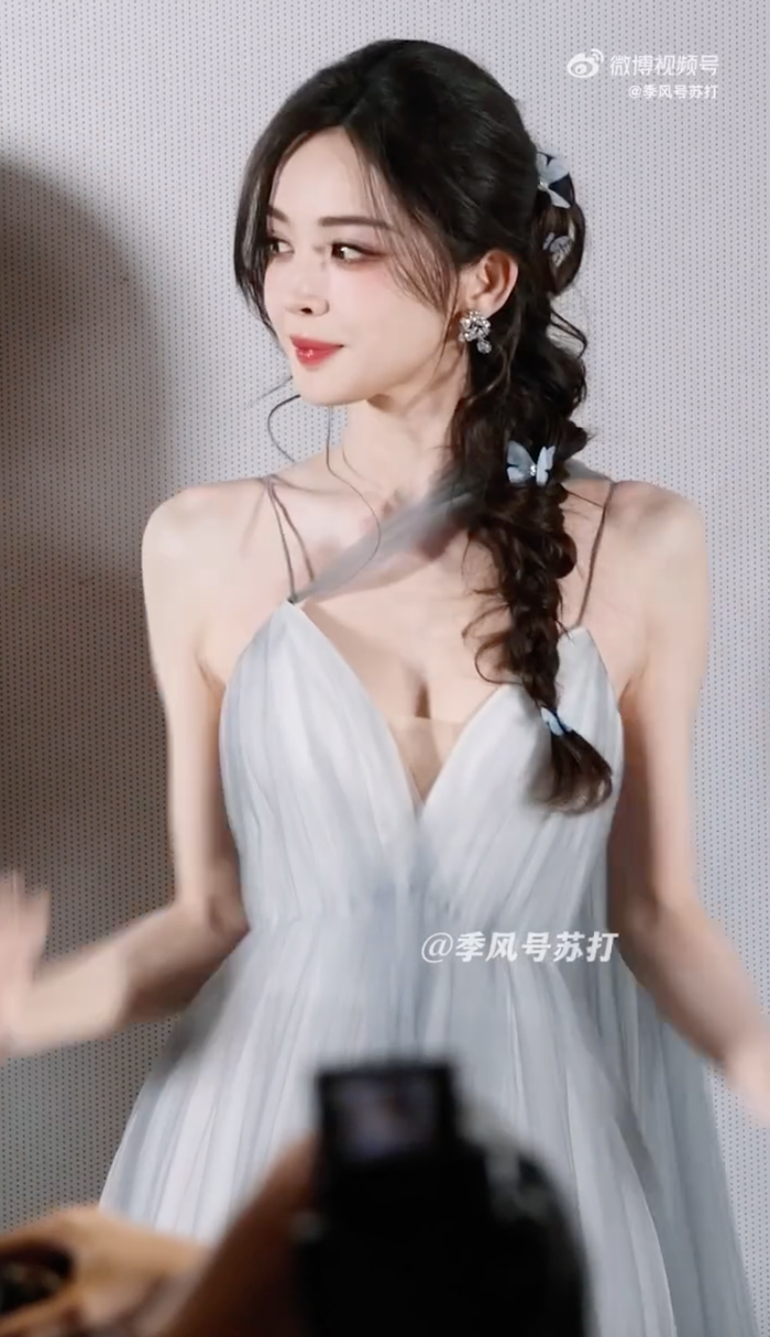 Cổ Lực Na Trát xuất hiện tại một sự kiện mới đây (Ảnh: Chụp màn hình).