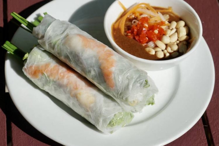 Gỏi cuốn là món ăn dân dã, được nhiều người ưa chuộng vì ngon, tiện, rẻ. (Ảnh minh họa từ Internet)