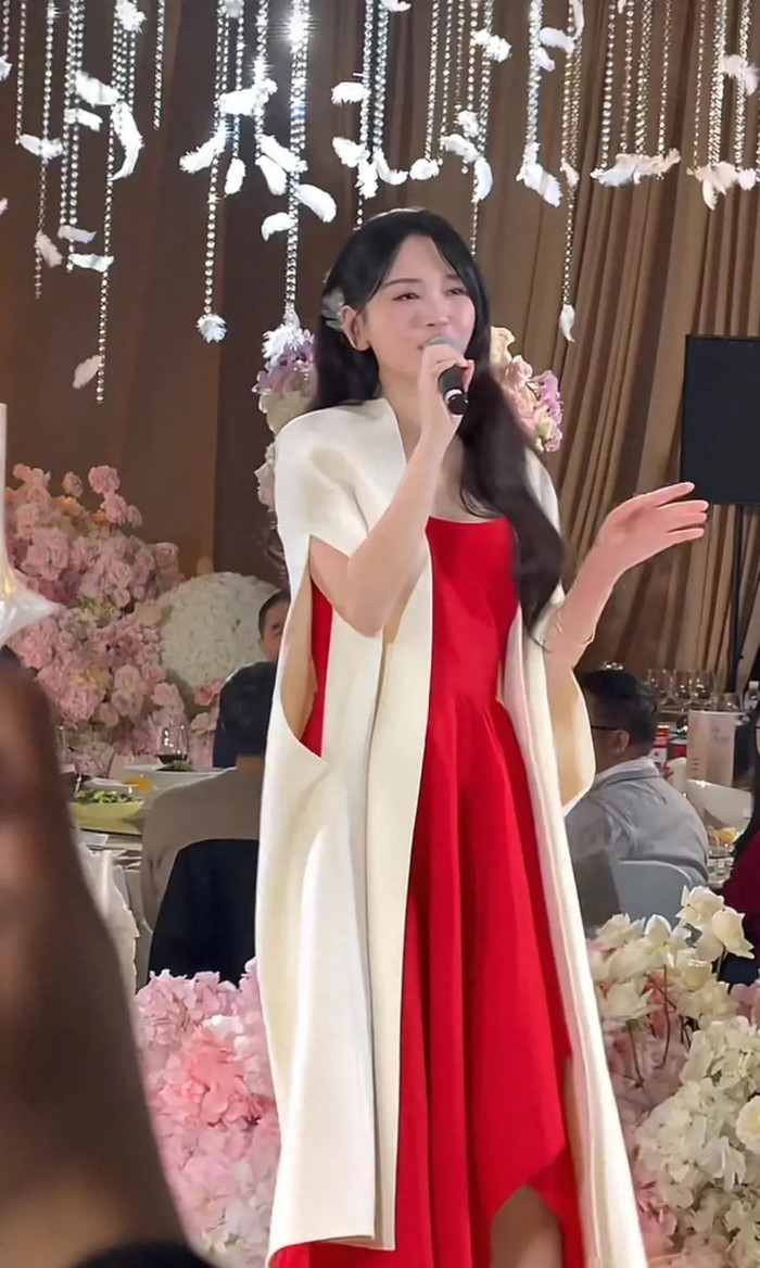 Nữ ca sĩ nổi tiếng một thời nay hát tiệc cưới nhỏ, khách mời không ai quan tâm Ảnh 1