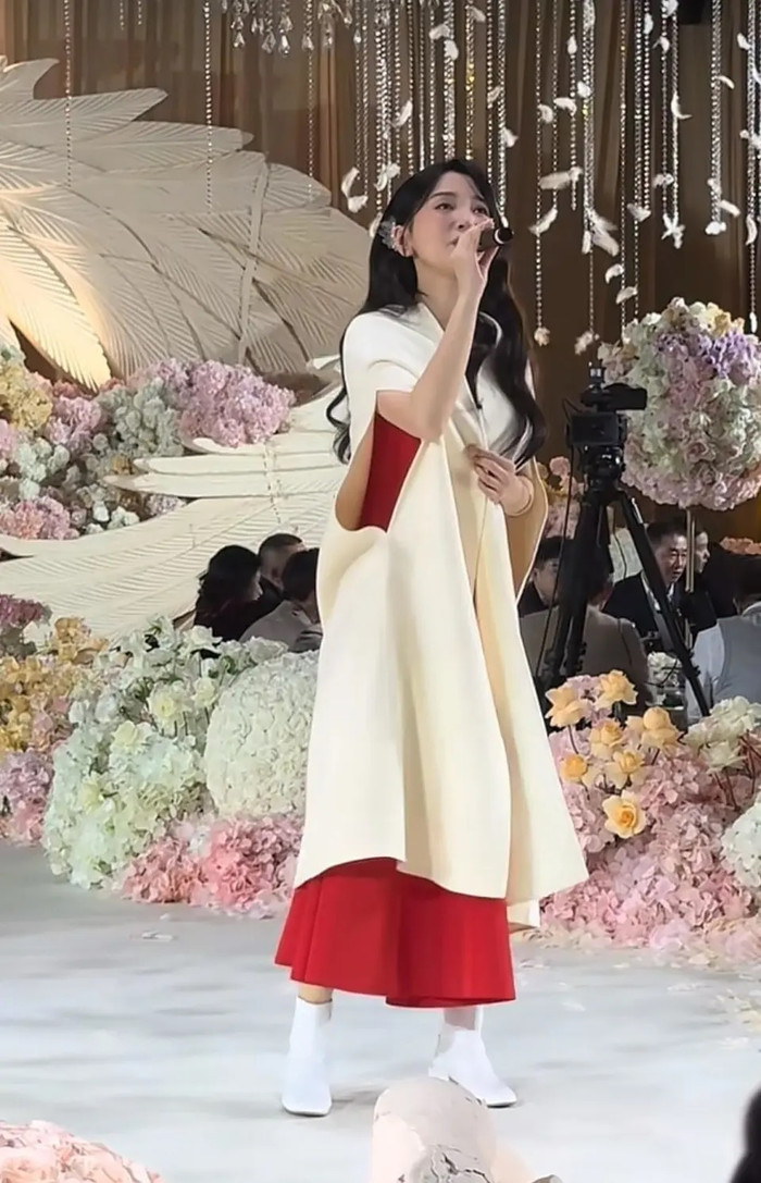 Nữ ca sĩ nổi tiếng một thời nay hát tiệc cưới nhỏ, khách mời không ai quan tâm Ảnh 4