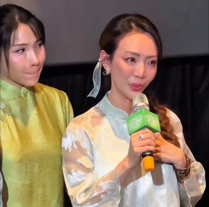 Mới đây, mạng xã hội lan truyền nhiều hình ảnh Thu Trang bật khóc, khiến không ít khán giả dành sự quan tâm lớn.