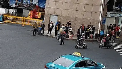 Cụ ông 76 tuổi vượt 2.200 km đi tìm cháu gái, nói lý do khiến ai cũng nghẹn ngào Ảnh 2