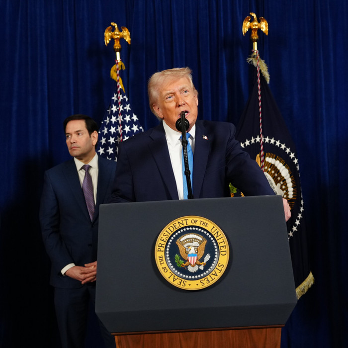 Tổng thống Trump phát biểu tại một cuộc họp báo ở Mar-a-Lago tại Palm Beach, Florida, hôm thứ Bảy. Ảnh: The New York Times