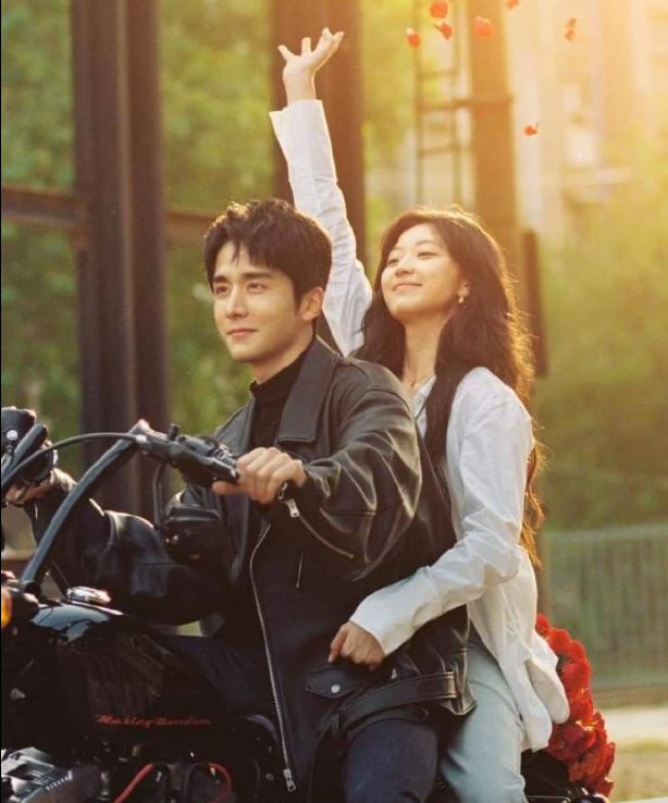 Bộ phim là câu chuyện gặp lại sau nhiều năm xa cách của Trần Kiến Hạ và Lý Nhiên. Khi trưởng thành với những tổn thương riêng, họ đứng trước lựa chọn viết tiếp hay khép lại mối tình còn dang dở.