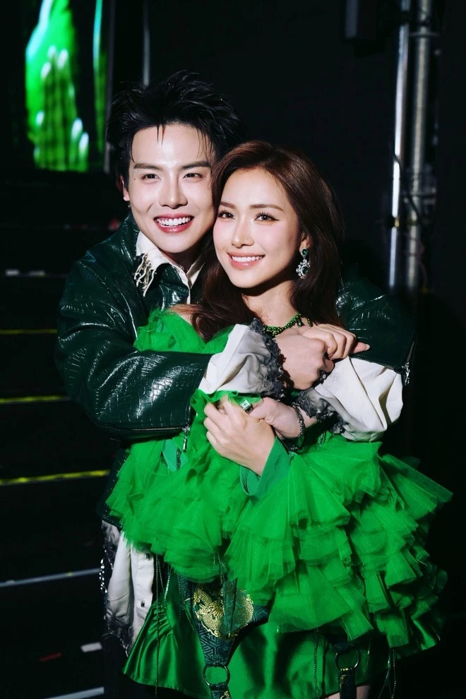 'Biến căng' xảy ra với Hòa Minzy Ảnh 4