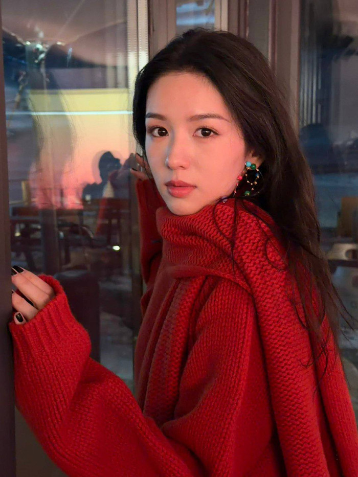 Châu Dã sở hữu vẻ đẹp lạnh lùng và quyến rũ. Ảnh: Weibo