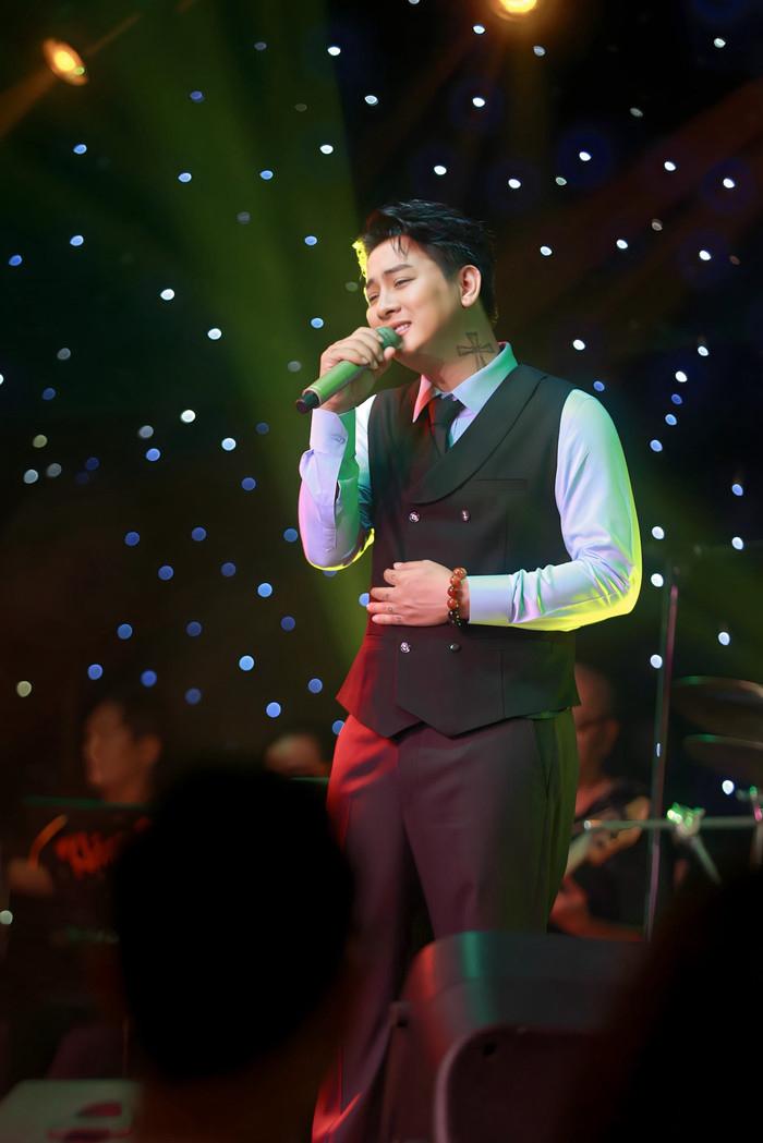 Nam ca sĩ từng có thời gian tạm ngừng hoạt động nghệ thuật để điều trị bệnh.