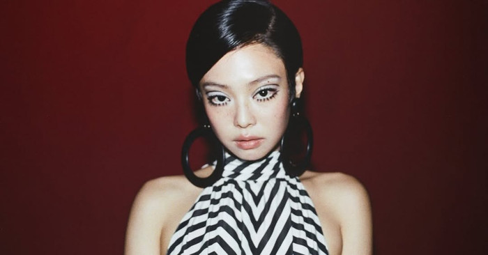 Mỗi lần xuất hiện, Jennie đều khiến công chúng bất ngờ vì sự đa dạng phong cách của mình (Ảnh: ISNV).