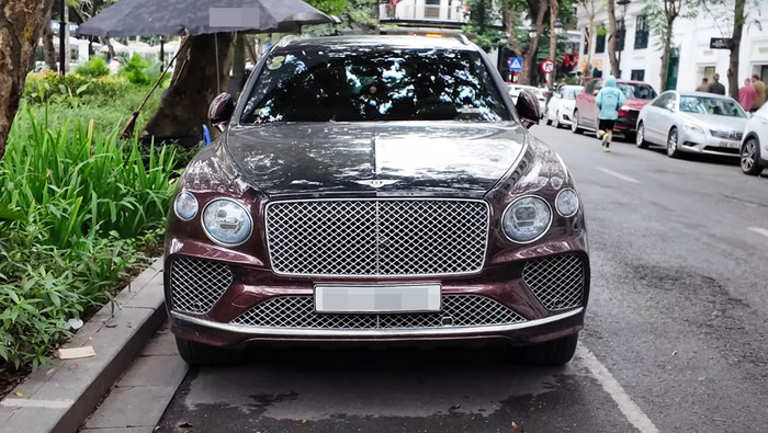 Lựa chọn xe sang thứ hai của vợ chồng Đỗ Mỹ Linh.