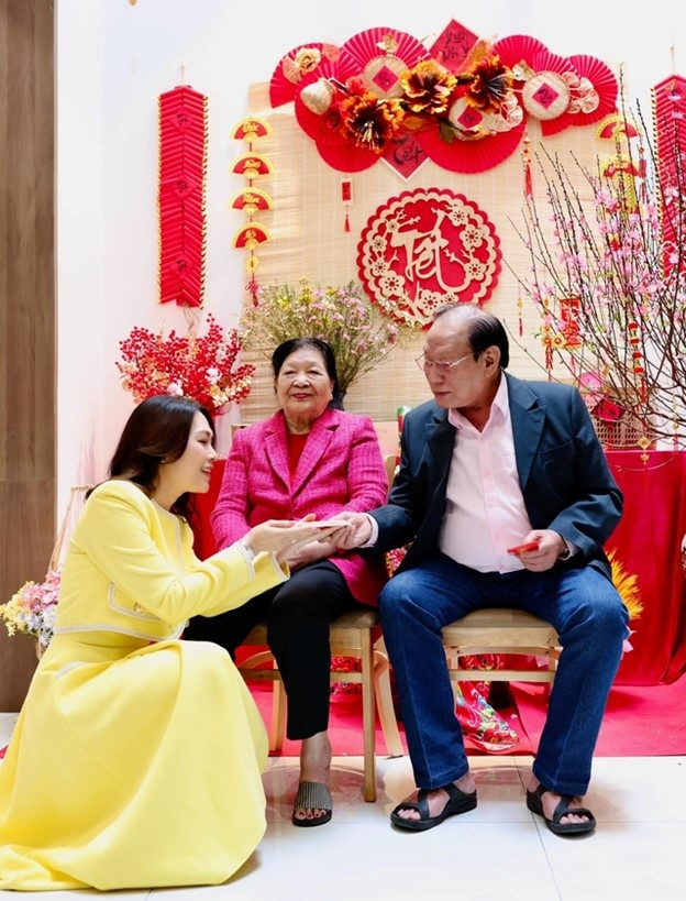 Mỹ Tâm luôn dành thời gian bên gia đình vào những dịp lễ quan trọng.