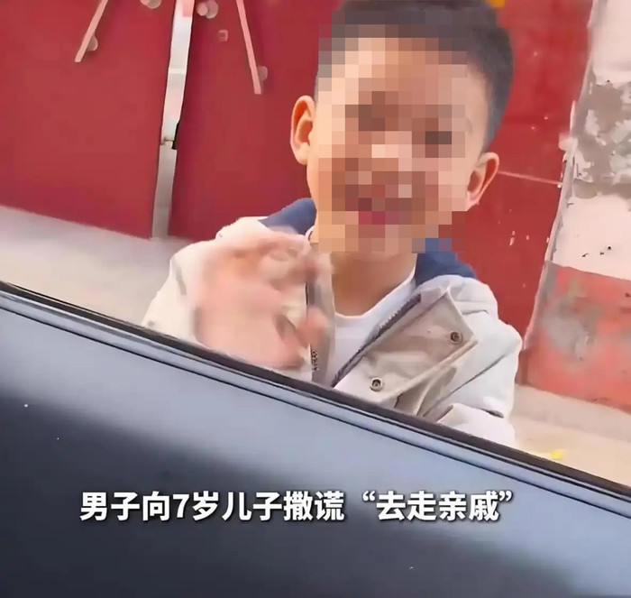 Nói dối 'đi thăm họ hàng' rồi để con trai ở quê, hành động sau đó của người cha gây xúc động Ảnh 2