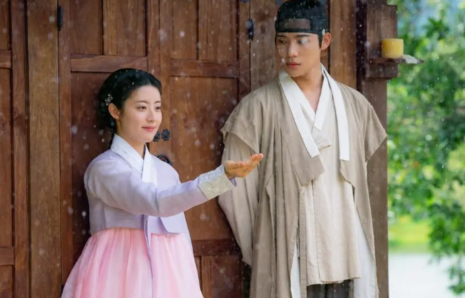 Nam Ji Hyun và Moon Sang Min trong câu chuyện nữ đạo chích - hoàng tử mở màn đầy duyên dáng